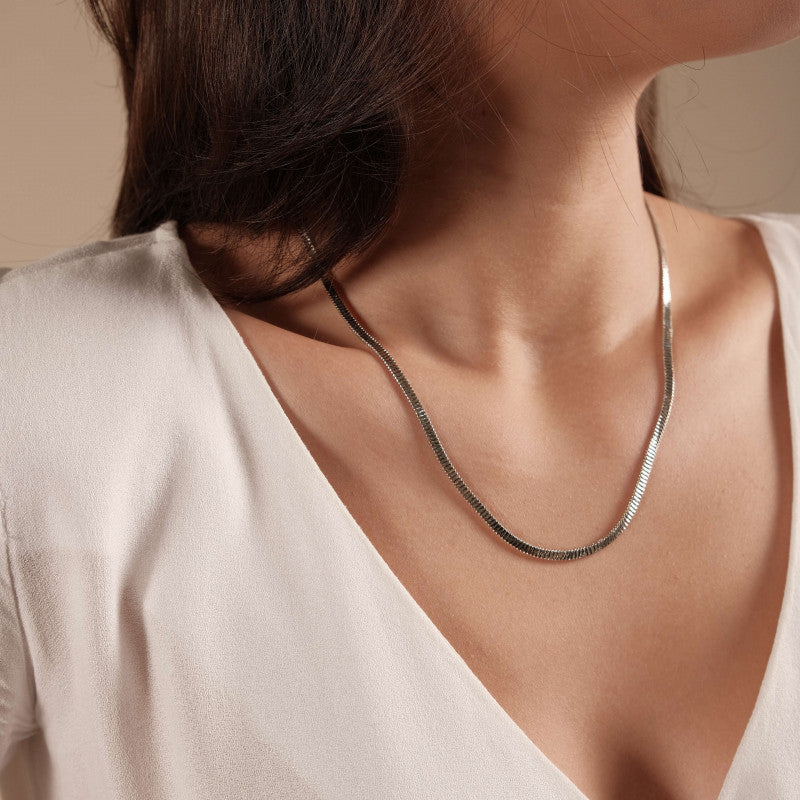 Flat necklace