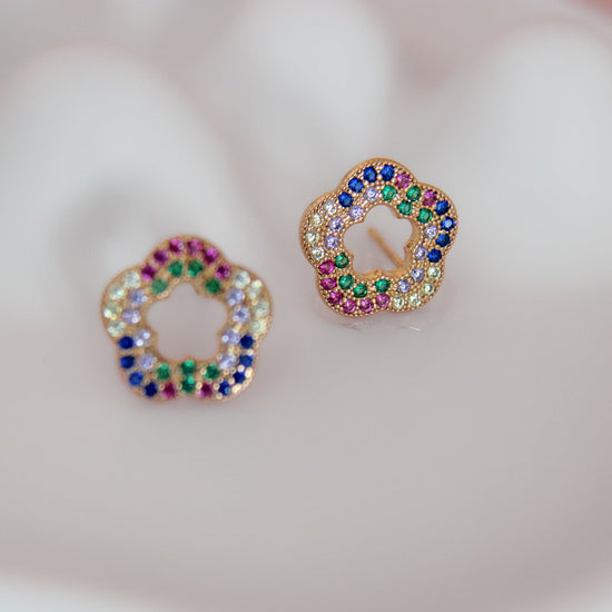 Peony color pavé flower stud earring - Lua and Mar