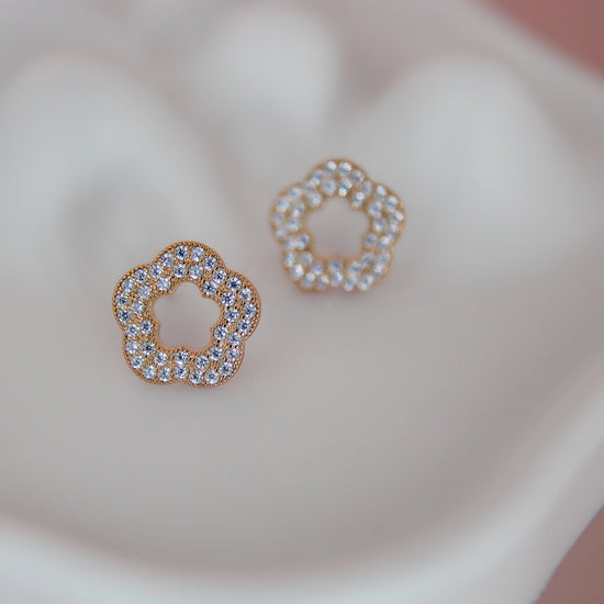 Peony pavé flower stud earring - Lua and Mar