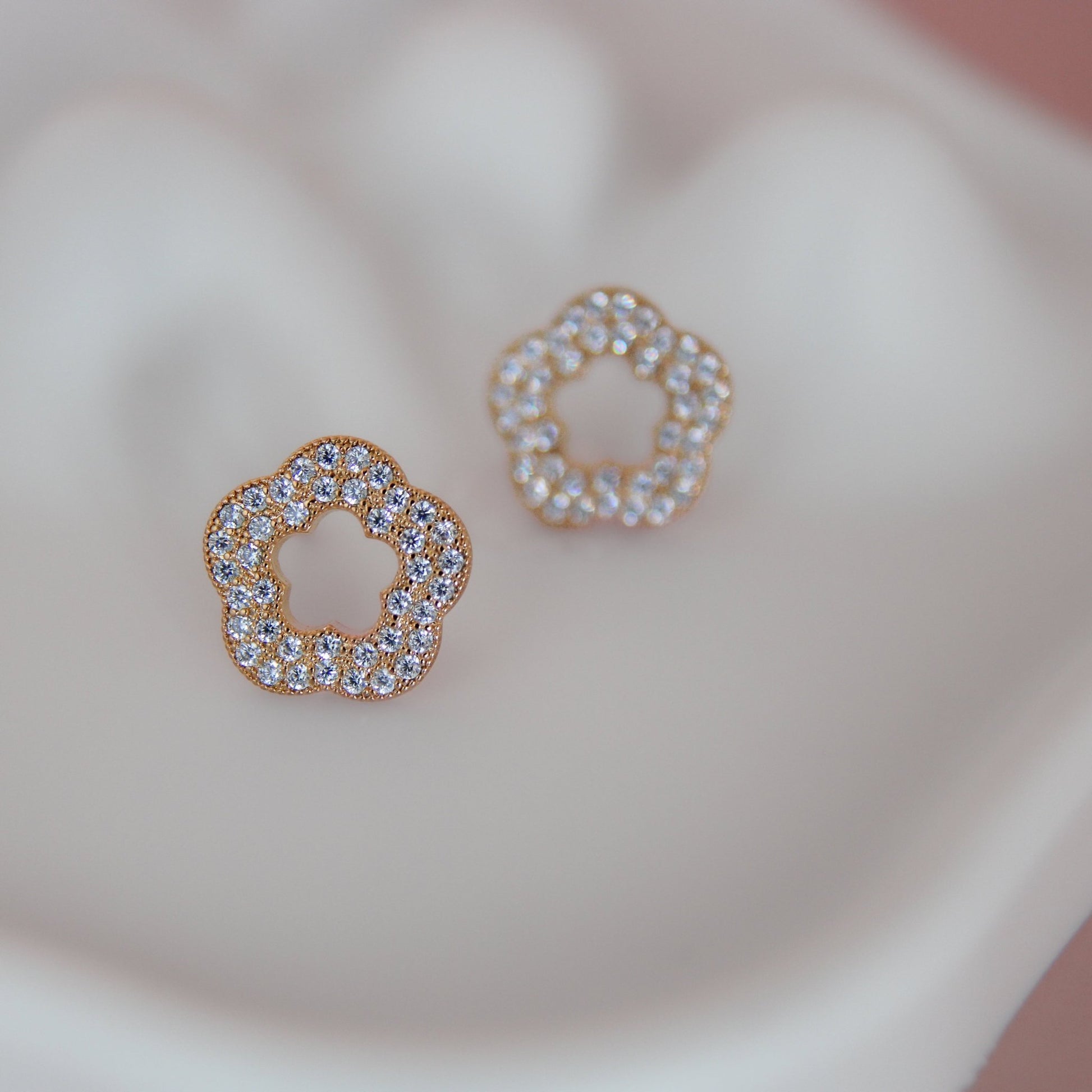 Peony pavé flower stud earring - Lua and Mar