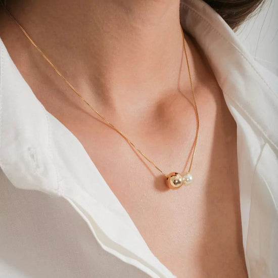 Smooth sphere and pearl necklace pendant - Lua and Mar