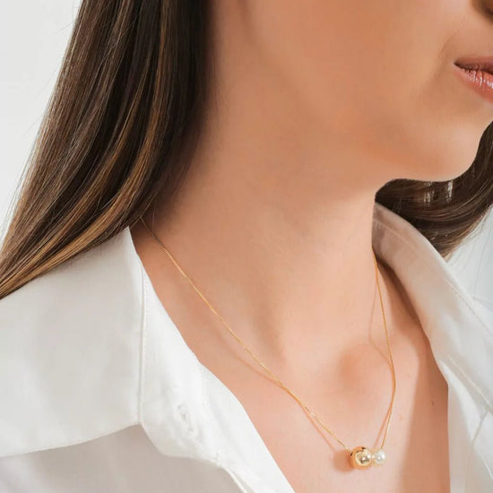 Smooth sphere and pearl necklace pendant - Lua and Mar