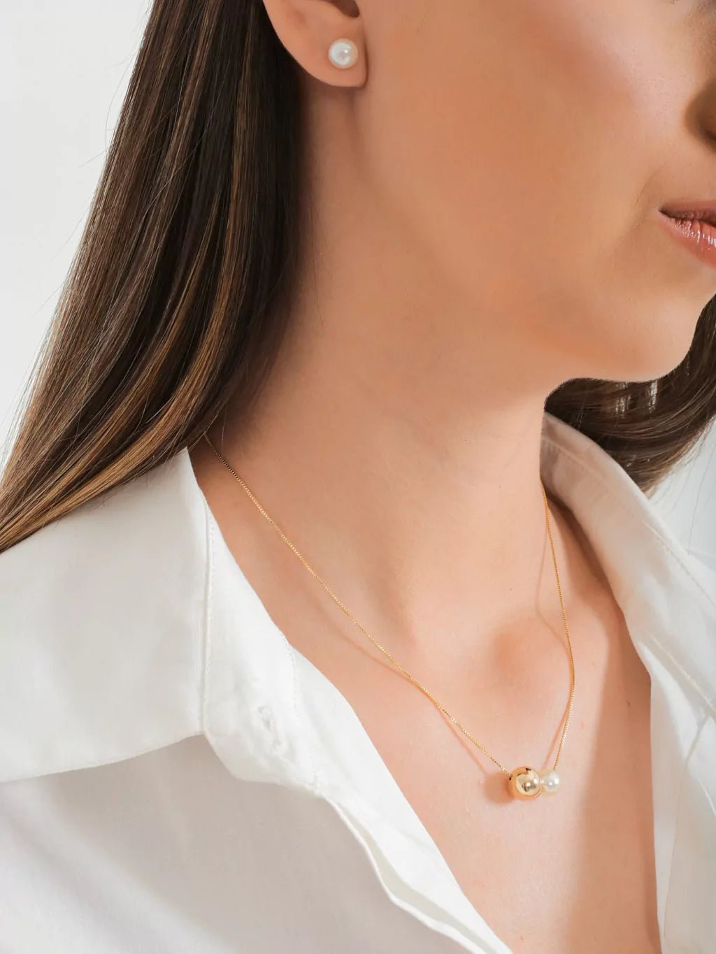 Smooth sphere and pearl necklace pendant - Lua and Mar